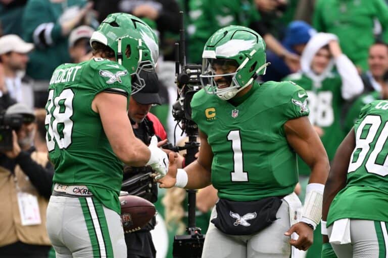 Eagles Jalen Hurts and Dallas Goedert