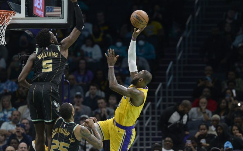 lakers hornets