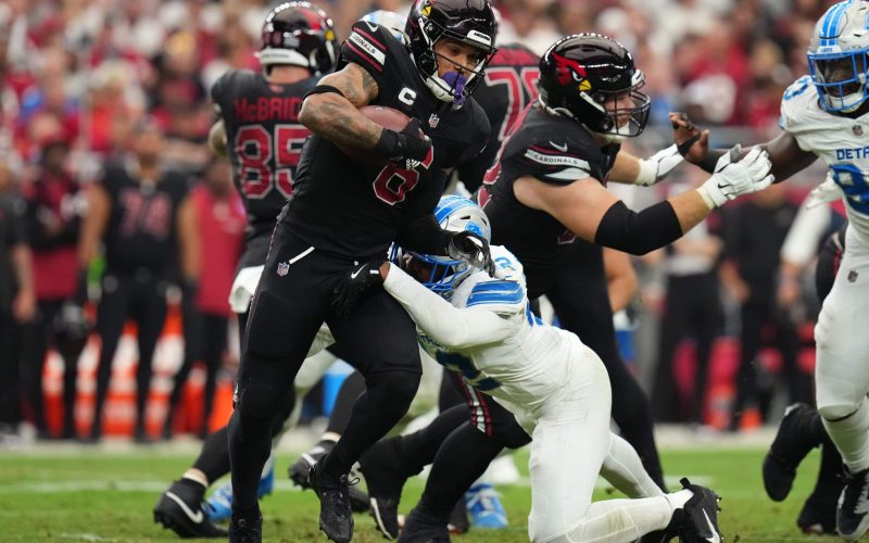 Arizona Cardinals running back James Conner (6) breaks out of the backfield past Detroit Lions linebacker Jalen Reeves-Maybin (42) at State Farm Stadium in Glendale, Ariz., on Sep 22, 2024.