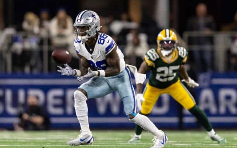 ARLINGTON, TEXAS - JANUARY 14: CeeDee Lamb #88 of the Dallas Cowboys completes a pass against Keisean Nixon #25 of the Green Bay Packers during an NFL wild-card playoff football game between the Dallas Cowboys and the Green Bay Packers at AT&T Stadium on January 14, 2024 in Arlington, Texas. (Photo by Michael Owens/Getty Images)